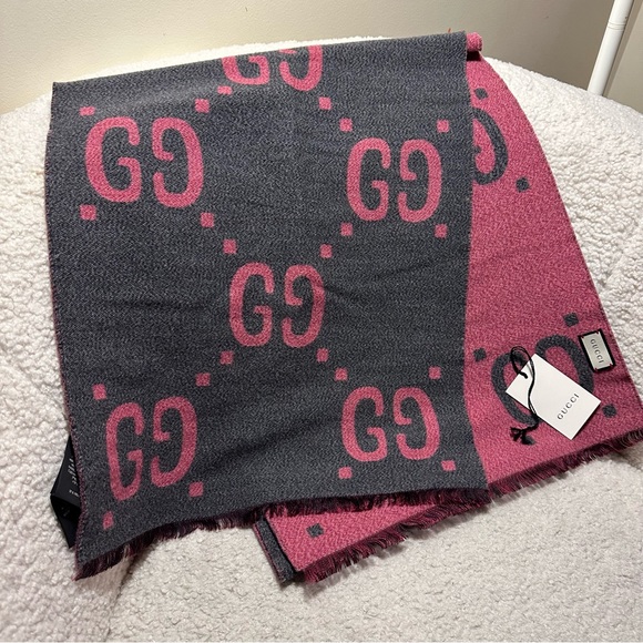 Gucci scarf - Picture 1 of 7